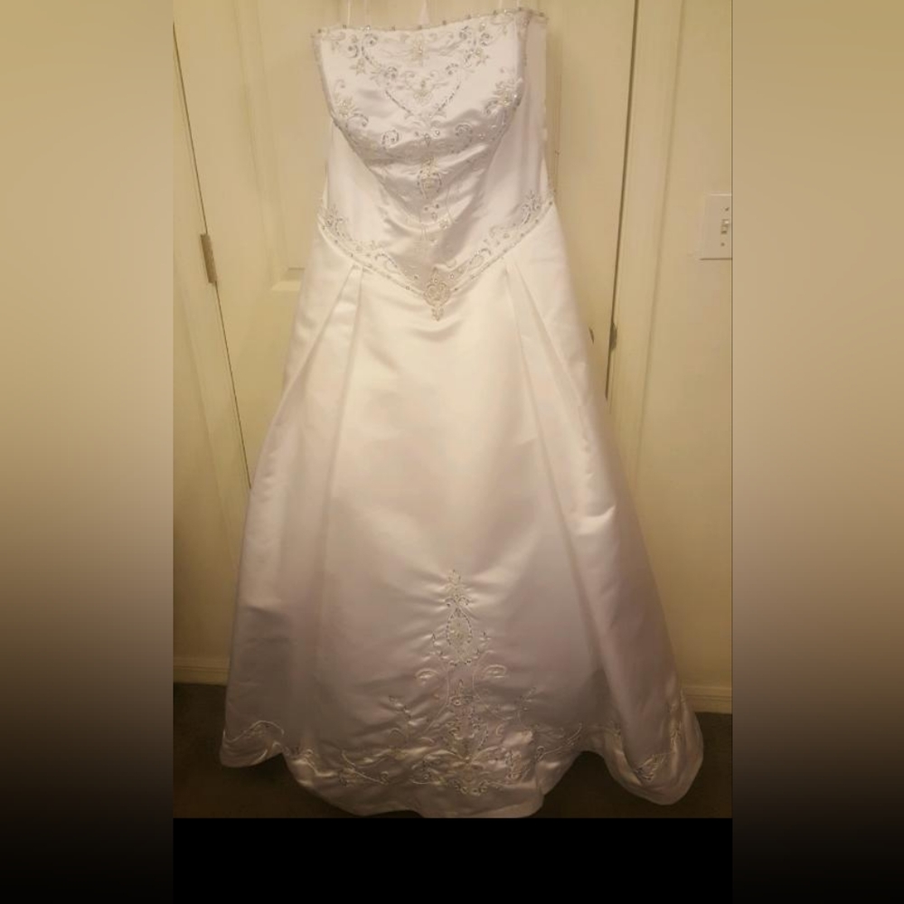 Y2K era vintage Jasmine bridal wedding gown